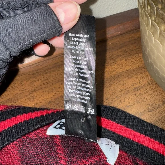 Beach Riot Women's Large Red & Black Plaid V-Neck Sweater. Large - Picture 7 of 7